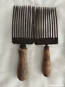 Antiquitäten: Dos Antiguos Peines para Caballo.
